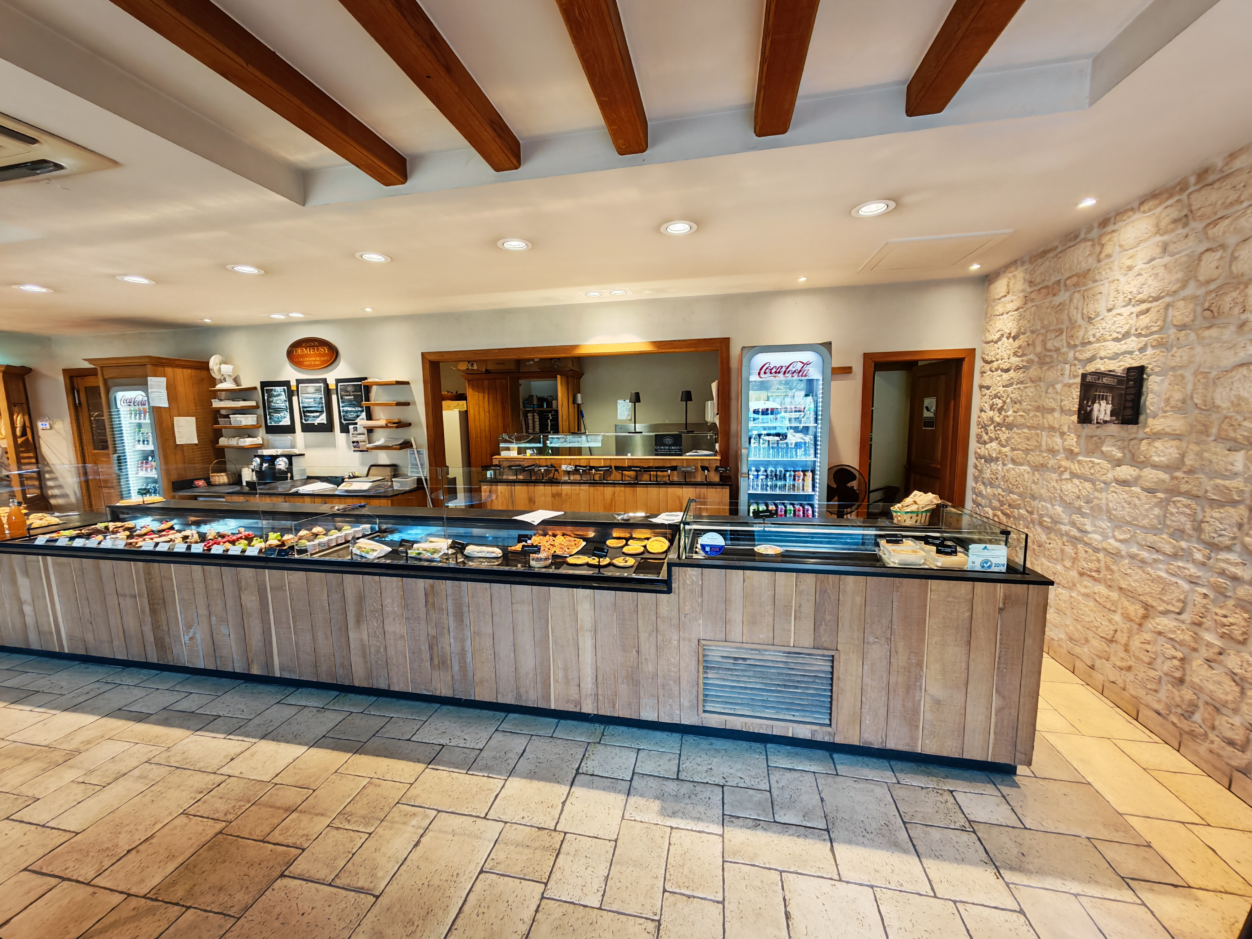 Comptoir et vitrines de la boulangerie Maison Demeusy Bavilliers