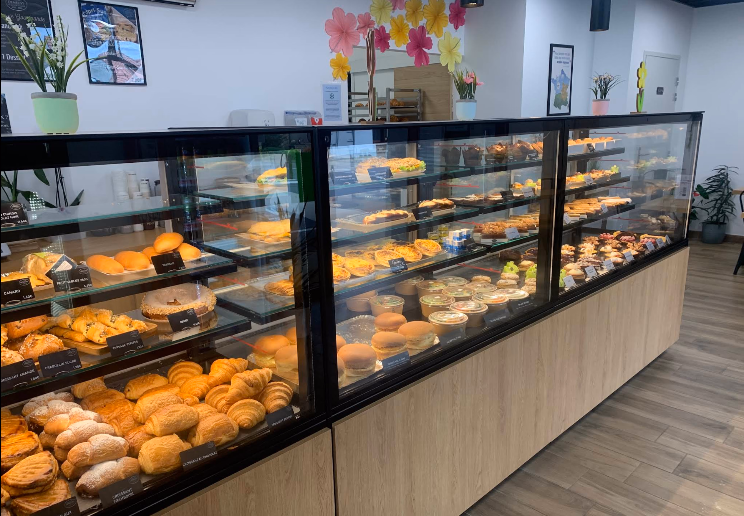 Photos de la vitrine et de ses gourmandises